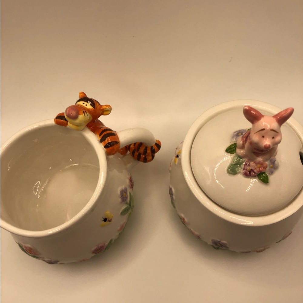 Tigger and piglet sugar and creamer